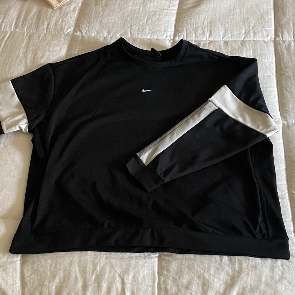Nike Black and White Crewneck pullover